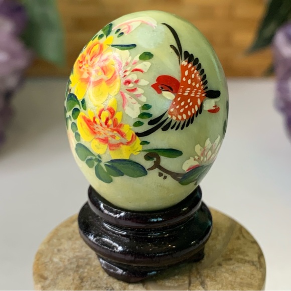 Vintage Hand Painted Green Jade Stone Egg with Flowers Red Bird Wood Stand 1.5" - Picture 1 of 10